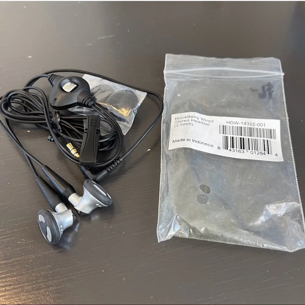 Blackberry Wired Headset NWT - Picture 3 of 3